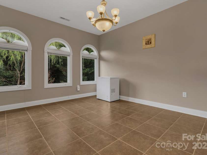 44 Pacifico Drive, Asheville, NC 28806.  MLS# CAR4279383, YatesRealty ID 25776. 