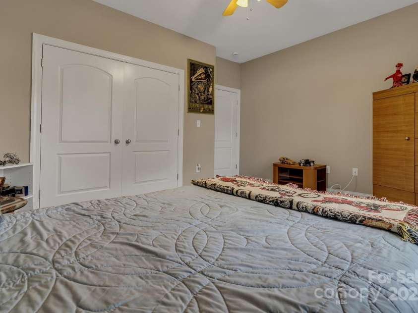 44 Pacifico Drive, Asheville, NC 28806.  MLS# CAR4279383, YatesRealty ID 25776. 