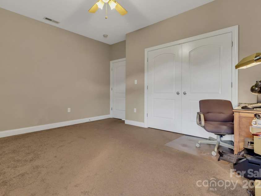 44 Pacifico Drive, Asheville, NC 28806.  MLS# CAR4279383, YatesRealty ID 25776. 