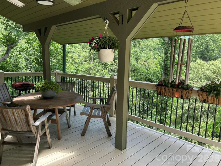 22 Robinhood Road, Asheville, NC 28804.  MLS# CAR4380317, YatesRealty ID 25778. Breakfast Anyone ?