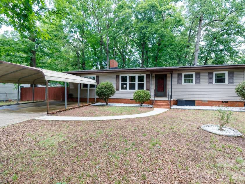 202 Woodlawn Drive, York, SC 29745.  MLS# CAR4386882, YatesRealty ID 25779. 