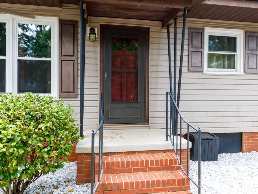 202 Woodlawn Drive, York, SC 29745.  MLS# CAR4386882, YatesRealty ID 25779. 