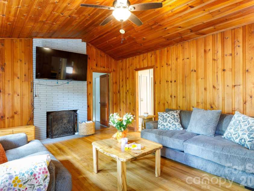 202 Woodlawn Drive, York, SC 29745.  MLS# CAR4386882, YatesRealty ID 25779. 