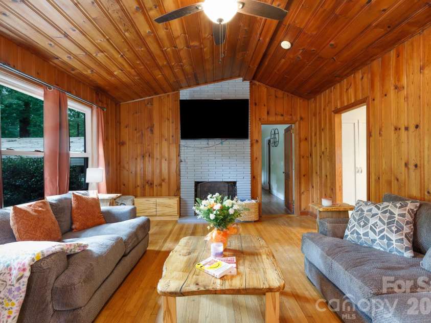202 Woodlawn Drive, York, SC 29745.  MLS# CAR4386882, YatesRealty ID 25779. 