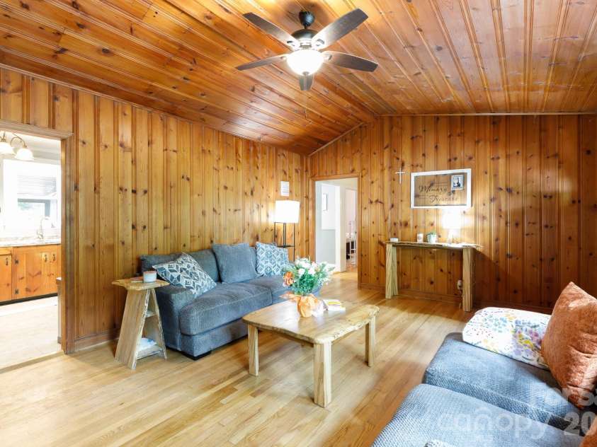 202 Woodlawn Drive, York, SC 29745.  MLS# CAR4386882, YatesRealty ID 25779. 