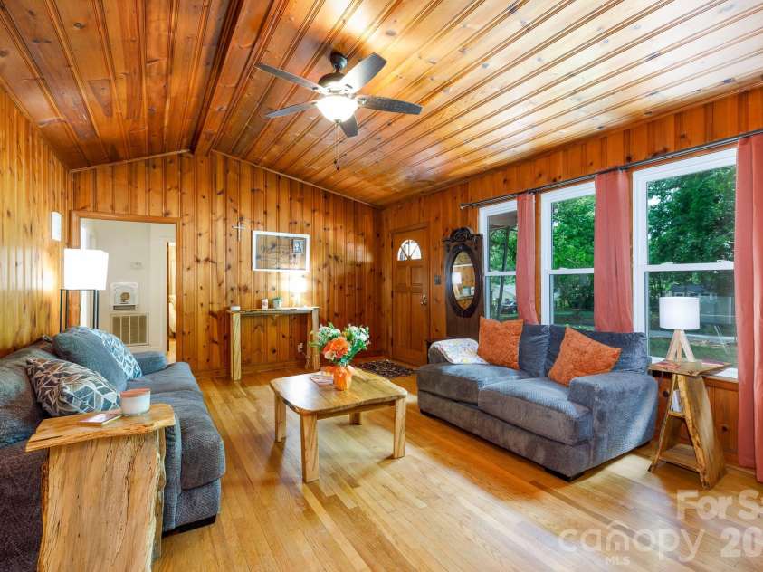 202 Woodlawn Drive, York, SC 29745.  MLS# CAR4386882, YatesRealty ID 25779. 