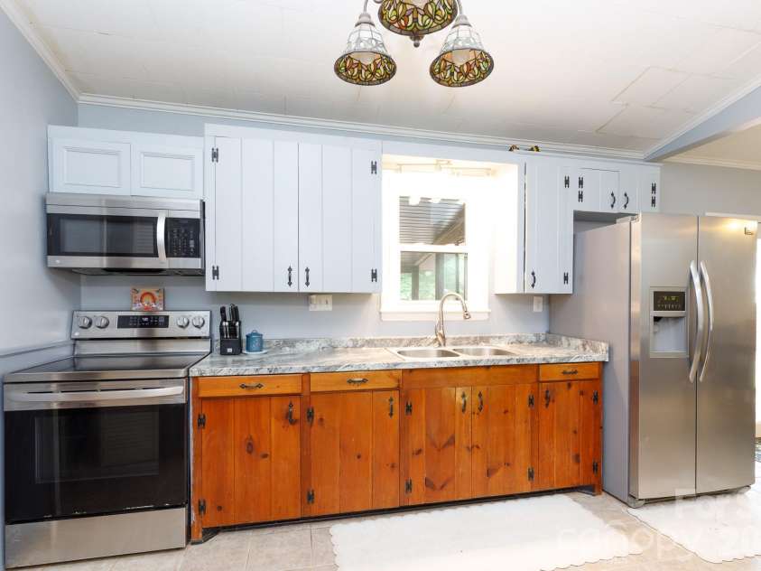 202 Woodlawn Drive, York, SC 29745.  MLS# CAR4386882, YatesRealty ID 25779. 