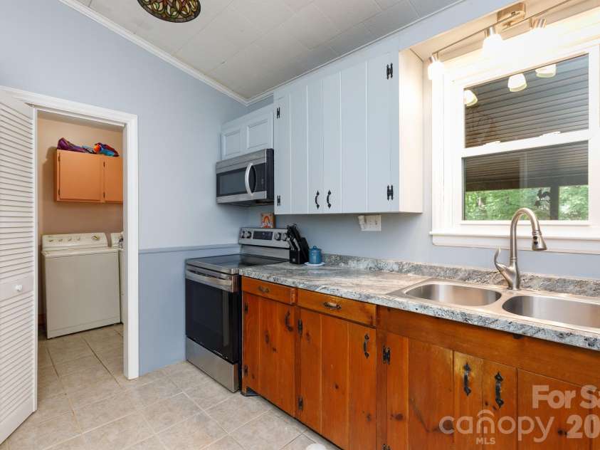 202 Woodlawn Drive, York, SC 29745.  MLS# CAR4386882, YatesRealty ID 25779. 
