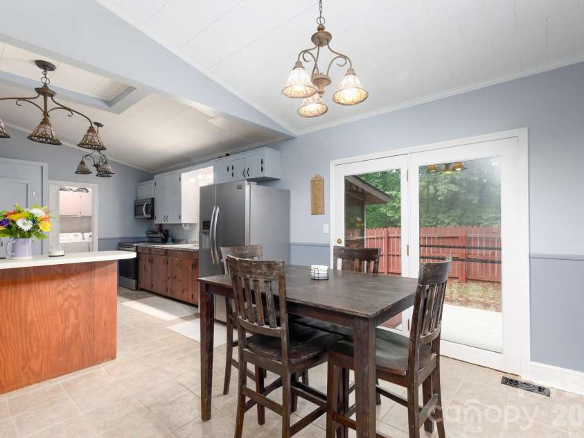 202 Woodlawn Drive, York, SC 29745.  MLS# CAR4386882, YatesRealty ID 25779. 