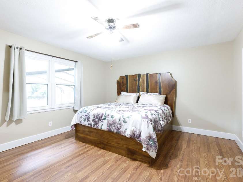 202 Woodlawn Drive, York, SC 29745.  MLS# CAR4386882, YatesRealty ID 25779. 