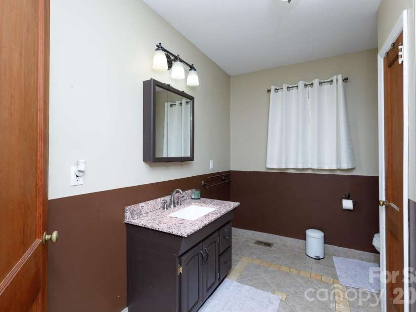 202 Woodlawn Drive, York, SC 29745.  MLS# CAR4386882, YatesRealty ID 25779. 