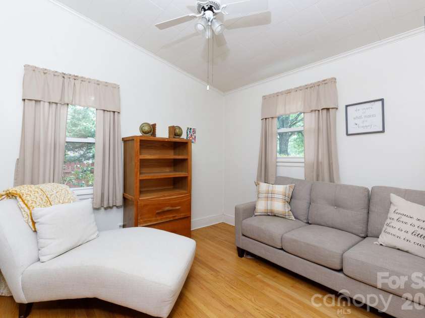 202 Woodlawn Drive, York, SC 29745.  MLS# CAR4386882, YatesRealty ID 25779. 