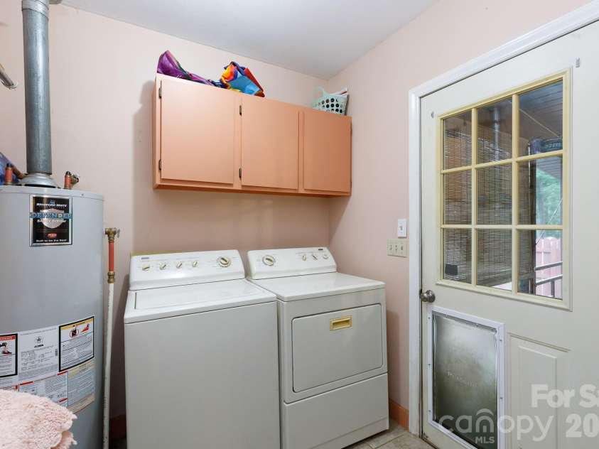 202 Woodlawn Drive, York, SC 29745.  MLS# CAR4386882, YatesRealty ID 25779. 