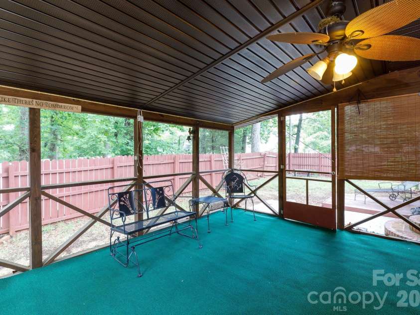 202 Woodlawn Drive, York, SC 29745.  MLS# CAR4386882, YatesRealty ID 25779. 