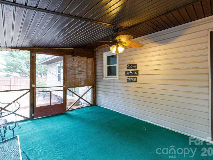 202 Woodlawn Drive, York, SC 29745.  MLS# CAR4386882, YatesRealty ID 25779. 