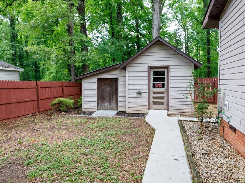 202 Woodlawn Drive, York, SC 29745.  MLS# CAR4386882, YatesRealty ID 25779. 