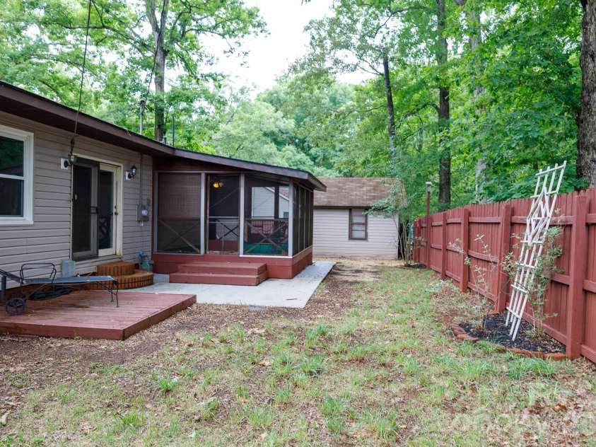 202 Woodlawn Drive, York, SC 29745.  MLS# CAR4386882, YatesRealty ID 25779. 