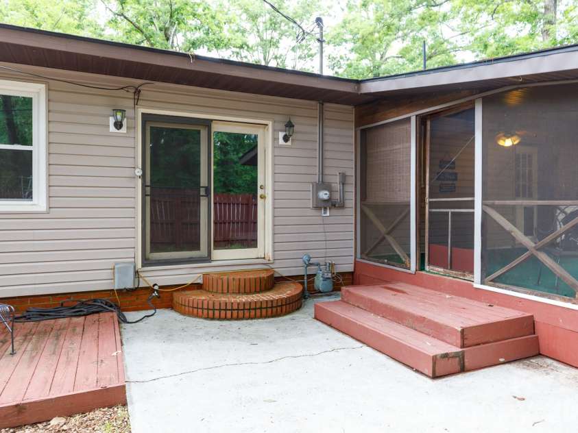 202 Woodlawn Drive, York, SC 29745.  MLS# CAR4386882, YatesRealty ID 25779. 