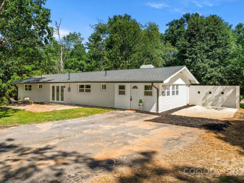 6672 Brevard Road, Etowah, NC 28729.  MLS# CAR4281090, YatesRealty ID 25779. 
