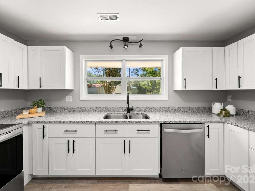 6672 Brevard Road, Etowah, NC 28729.  MLS# CAR4281090, YatesRealty ID 25779. 