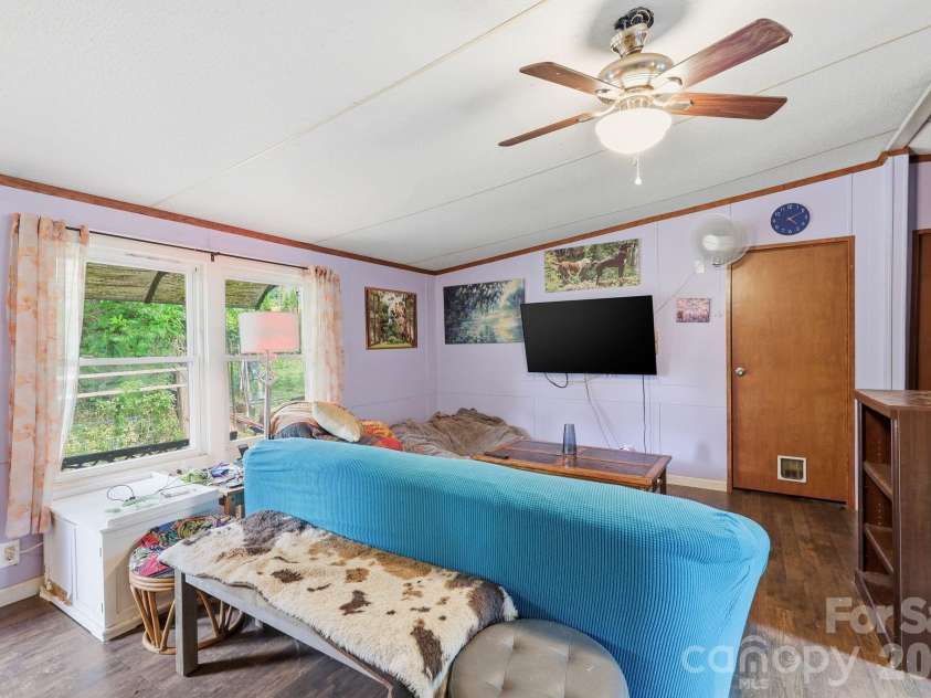 131 Vinewood Circle, Asheville, NC 28806.  MLS# CAR4387003, YatesRealty ID 25780. 