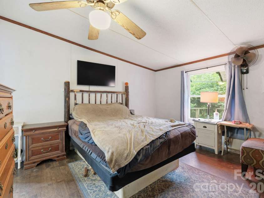 131 Vinewood Circle, Asheville, NC 28806.  MLS# CAR4387003, YatesRealty ID 25780. 