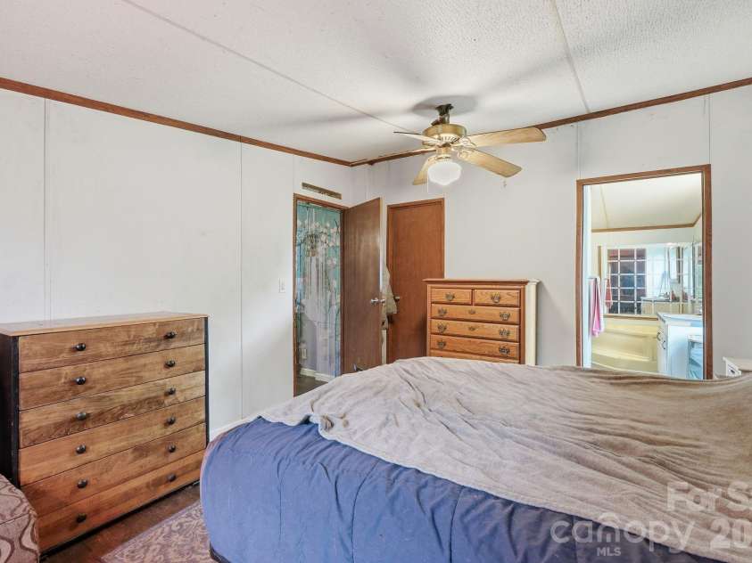 131 Vinewood Circle, Asheville, NC 28806.  MLS# CAR4387003, YatesRealty ID 25780. 