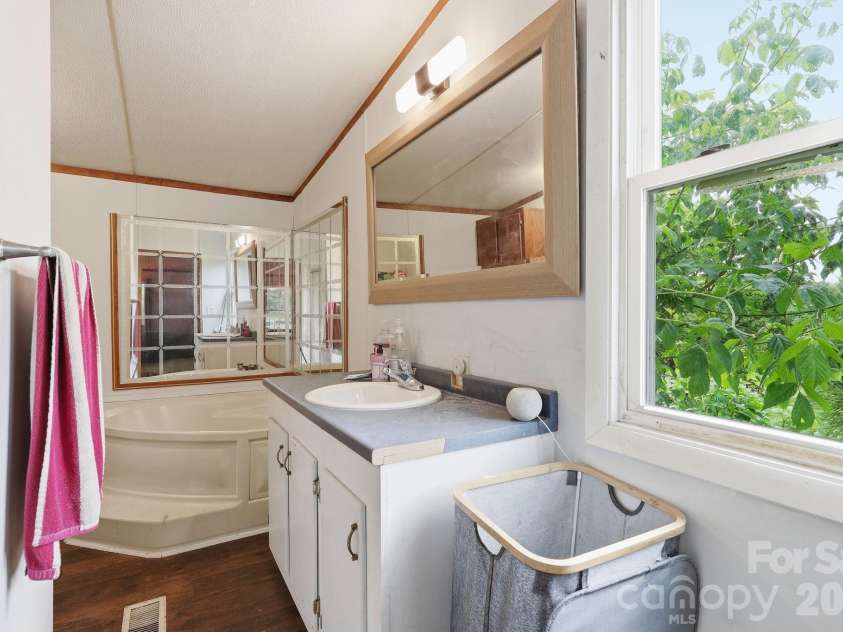 131 Vinewood Circle, Asheville, NC 28806.  MLS# CAR4387003, YatesRealty ID 25780. 
