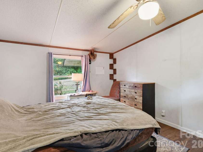 131 Vinewood Circle, Asheville, NC 28806.  MLS# CAR4387003, YatesRealty ID 25780. 