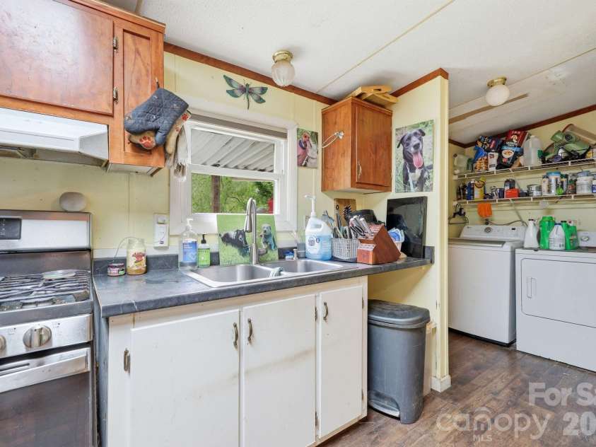 131 Vinewood Circle, Asheville, NC 28806.  MLS# CAR4387003, YatesRealty ID 25780. 