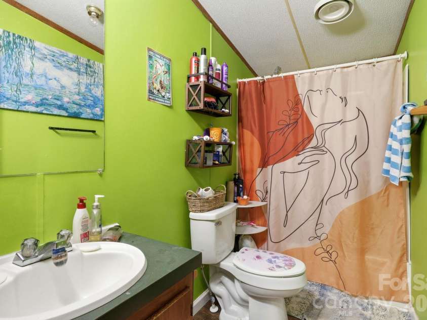131 Vinewood Circle, Asheville, NC 28806.  MLS# CAR4387003, YatesRealty ID 25780. 