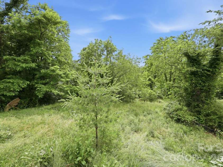 131 Vinewood Circle, Asheville, NC 28806.  MLS# CAR4387003, YatesRealty ID 25780. 