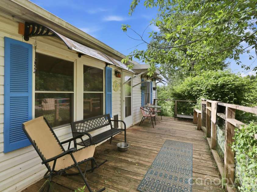 131 Vinewood Circle, Asheville, NC 28806.  MLS# CAR4387003, YatesRealty ID 25780. 