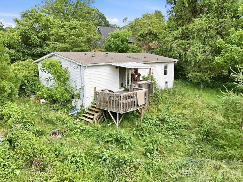 131 Vinewood Circle, Asheville, NC 28806.  MLS# CAR4387003, YatesRealty ID 25780. 