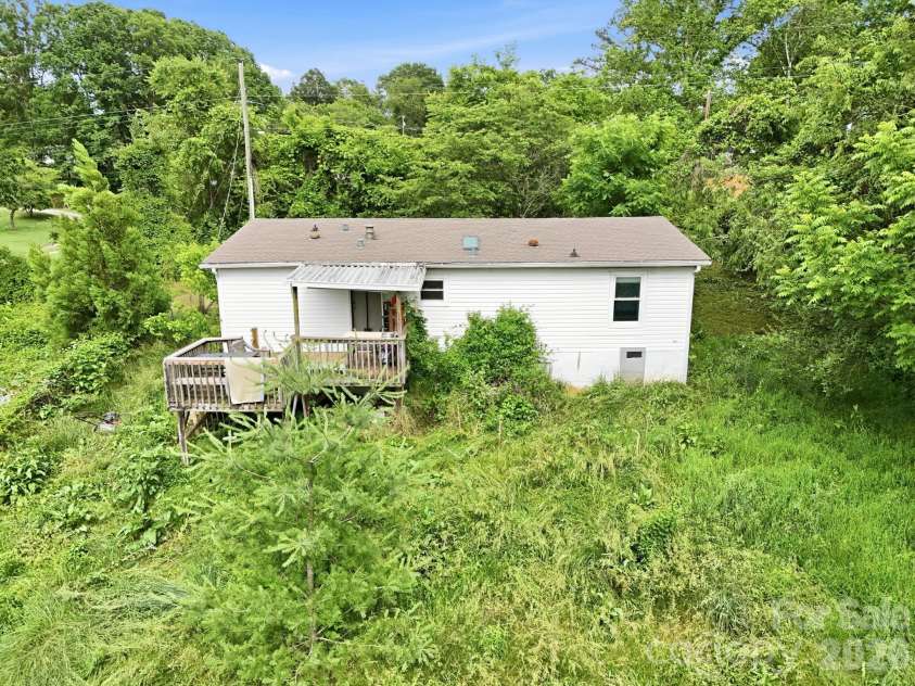 131 Vinewood Circle, Asheville, NC 28806.  MLS# CAR4387003, YatesRealty ID 25780. 