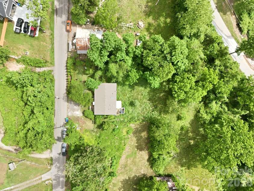 131 Vinewood Circle, Asheville, NC 28806.  MLS# CAR4387003, YatesRealty ID 25780. 