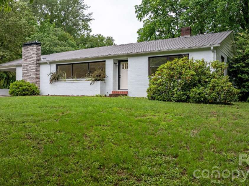 436 Hibriten Drive, Lenoir, NC 28645.  MLS# CAR4386945, YatesRealty ID 25784. 