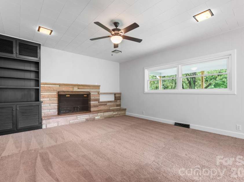 436 Hibriten Drive, Lenoir, NC 28645.  MLS# CAR4386945, YatesRealty ID 25784. 