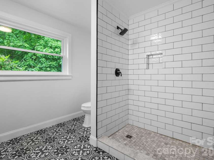 436 Hibriten Drive, Lenoir, NC 28645.  MLS# CAR4386945, YatesRealty ID 25784. 