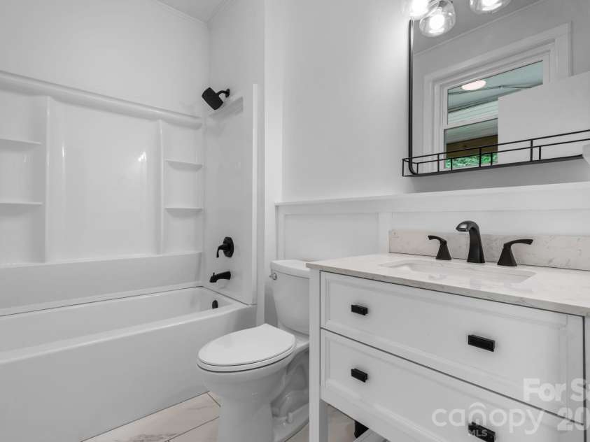 436 Hibriten Drive, Lenoir, NC 28645.  MLS# CAR4386945, YatesRealty ID 25784. 
