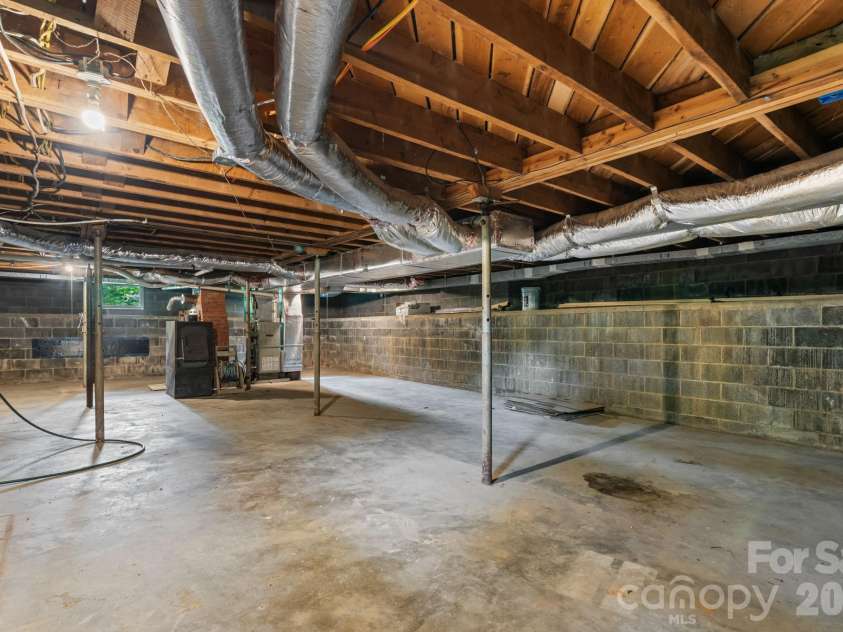 436 Hibriten Drive, Lenoir, NC 28645.  MLS# CAR4386945, YatesRealty ID 25784. 