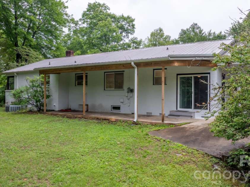 436 Hibriten Drive, Lenoir, NC 28645.  MLS# CAR4386945, YatesRealty ID 25784. 