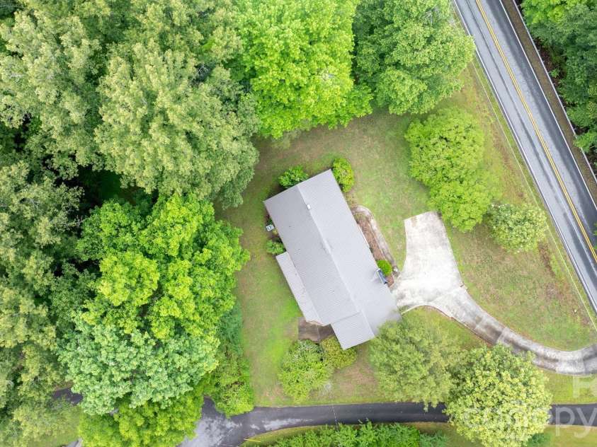 436 Hibriten Drive, Lenoir, NC 28645.  MLS# CAR4386945, YatesRealty ID 25784. 