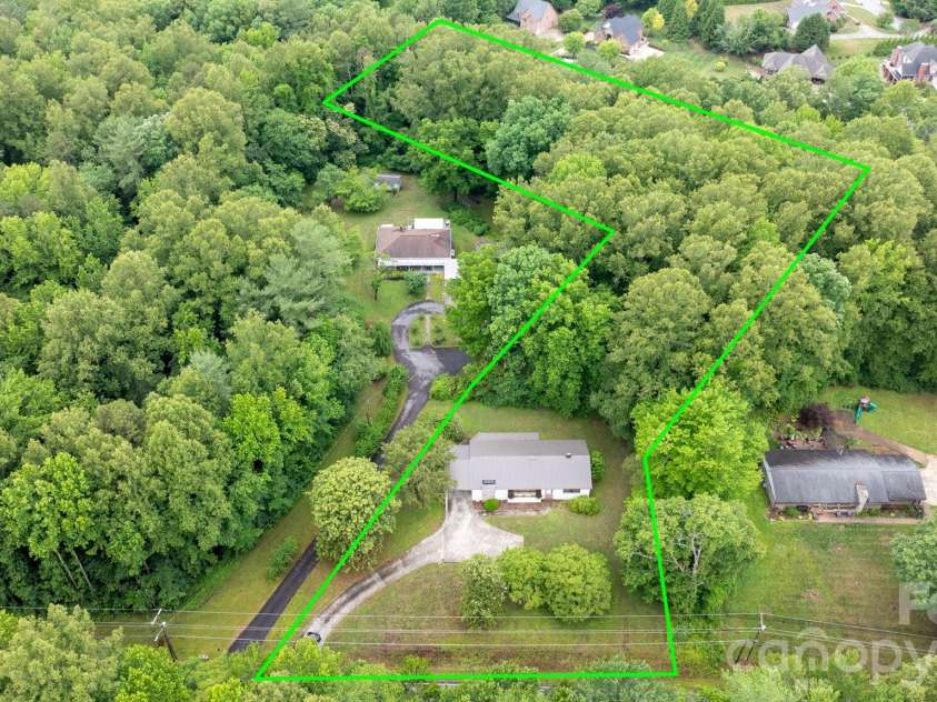 436 Hibriten Drive, Lenoir, NC 28645.  MLS# CAR4386945, YatesRealty ID 25784. 