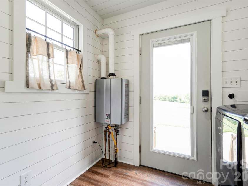 505 Stagecoach Trail, Lawndale, NC 28090.  MLS# CAR4387137, YatesRealty ID 25785. Mudroom/Laundry Room