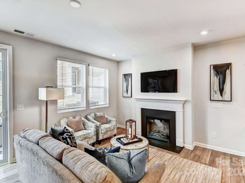 9122 Pagoda Oak Drive, Charlotte, NC 28269.  MLS# CAR4281332, YatesRealty ID 25785. For representation purposes of floorplan only, actual homesite is under construction and design and structural options may vary