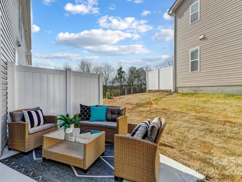 9122 Pagoda Oak Drive, Charlotte, NC 28269.  MLS# CAR4281332, YatesRealty ID 25785. For representation purposes of floorplan only, actual homesite is under construction and design and structural options may vary