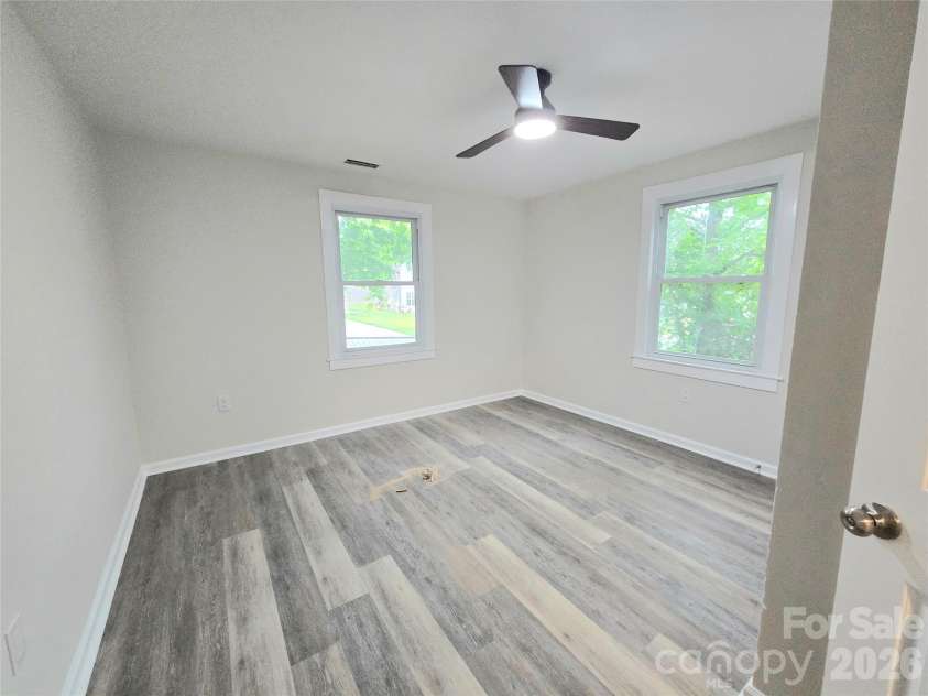 357 8th Avenue Drive, Hickory, NC 28602.  MLS# CAR4386991, YatesRealty ID 25786. 