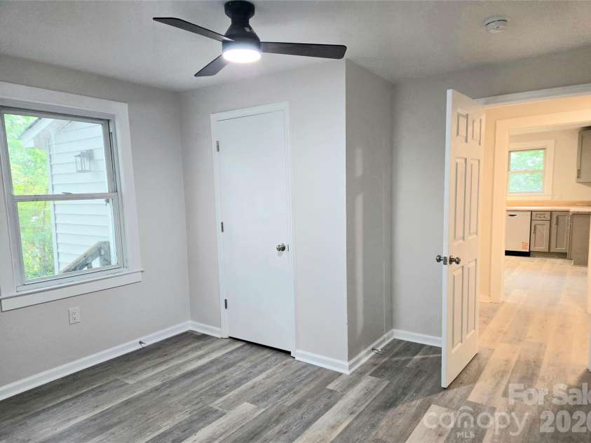 357 8th Avenue Drive, Hickory, NC 28602.  MLS# CAR4386991, YatesRealty ID 25786. 