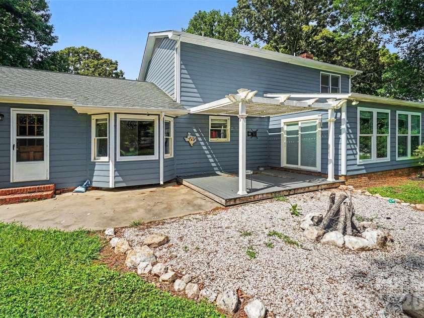 2816 Wilkshire Drive, Shelby, NC 28150.  MLS# CAR4386668, YatesRealty ID 25788. 